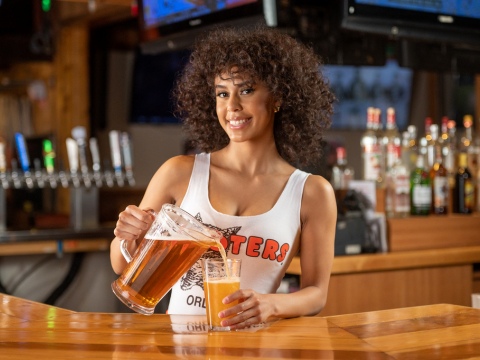 Hooters Restaurant Bar image