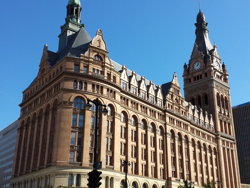 Milwaukee City Hall image